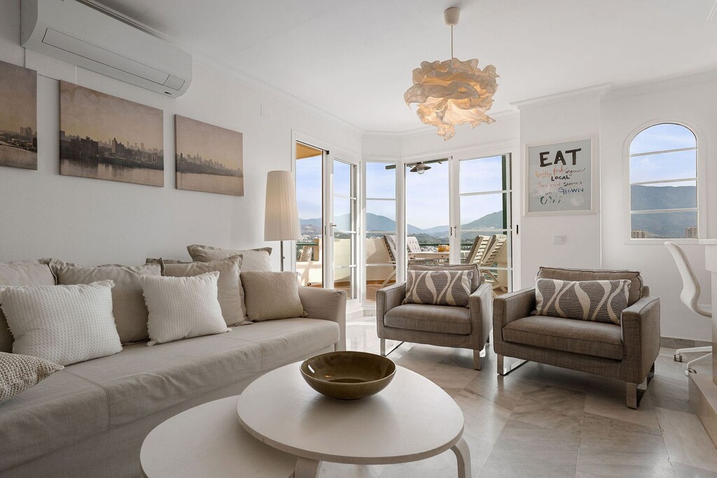 Apartment in Nueva Andalucia - Image 3