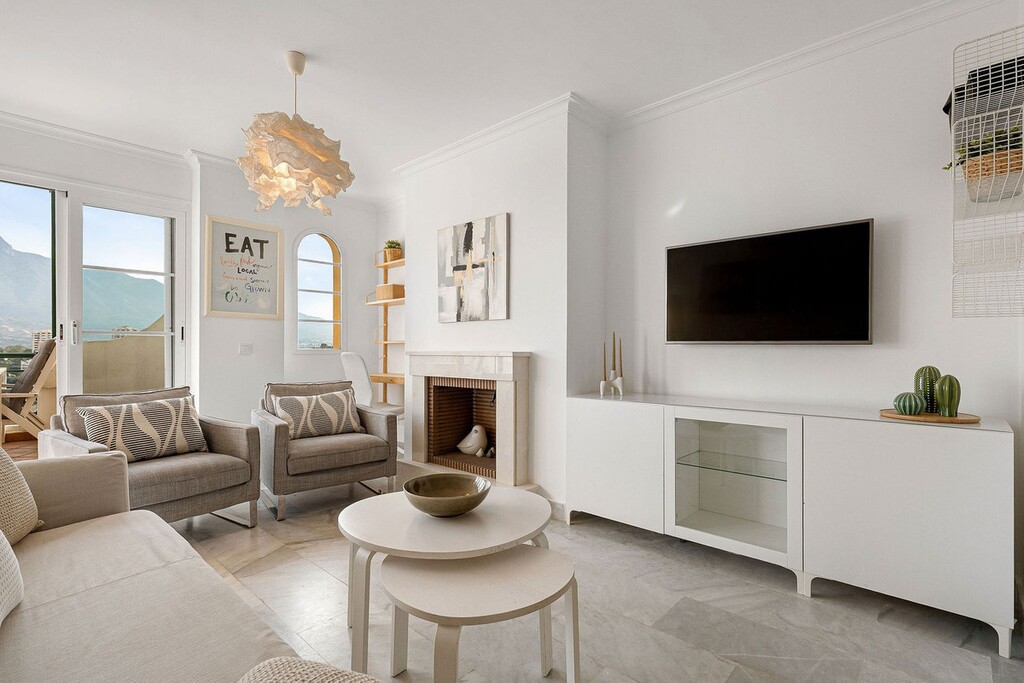 Apartment in Nueva Andalucia - Image 2