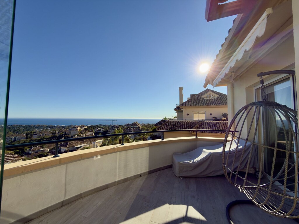 Apartment in Elviria - Image 2