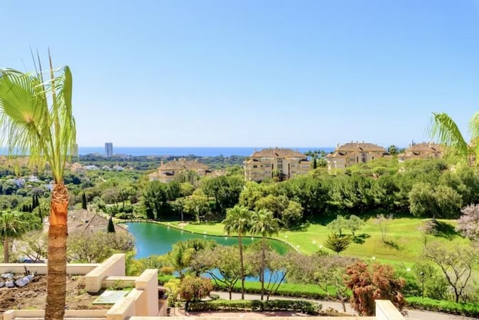 Apartment in Elviria - view 1