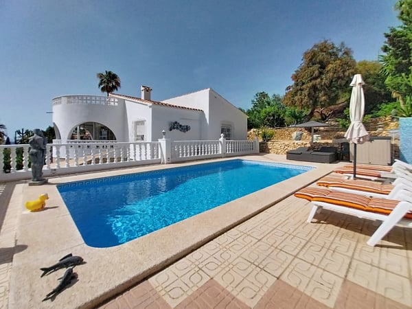 Villa in La Nucia - view 1