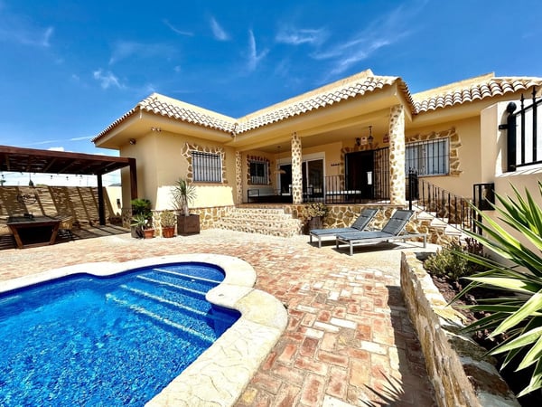 Villa in La Zenia - view 1