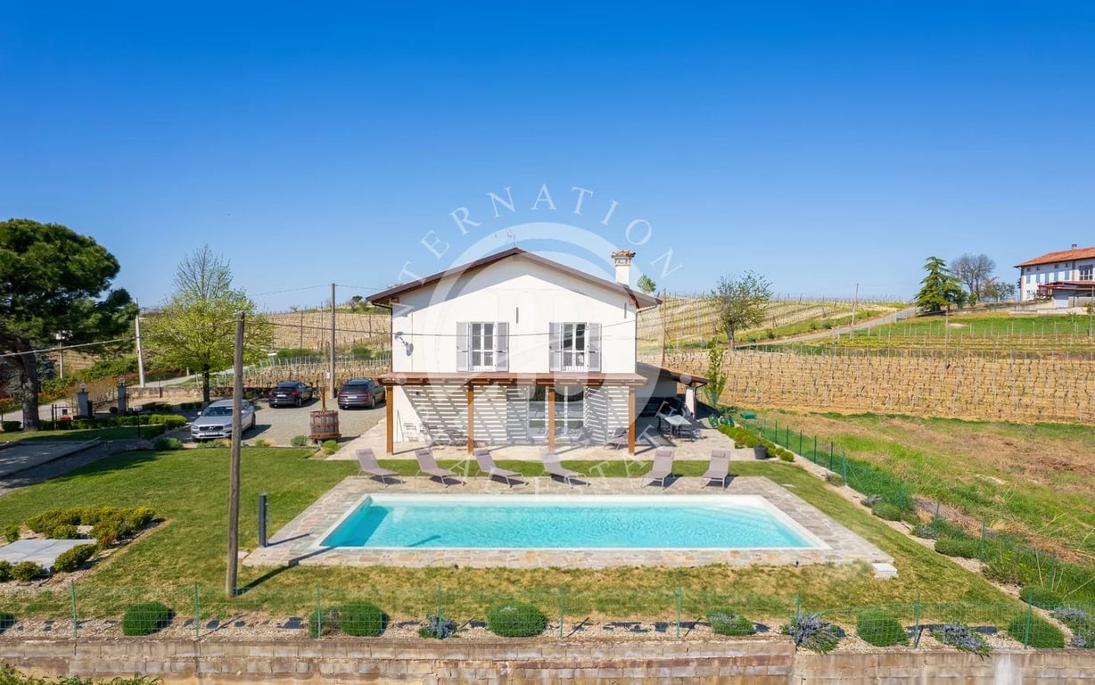 Villa in Nizza Monferrato - Image 2