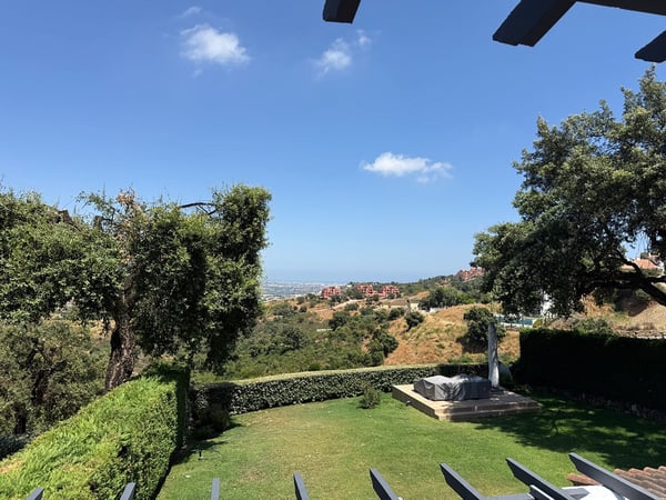 Apartment in La Mairena - view 1