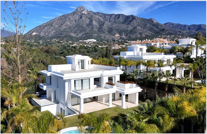 Villa in Nueva Andalucia - view 1