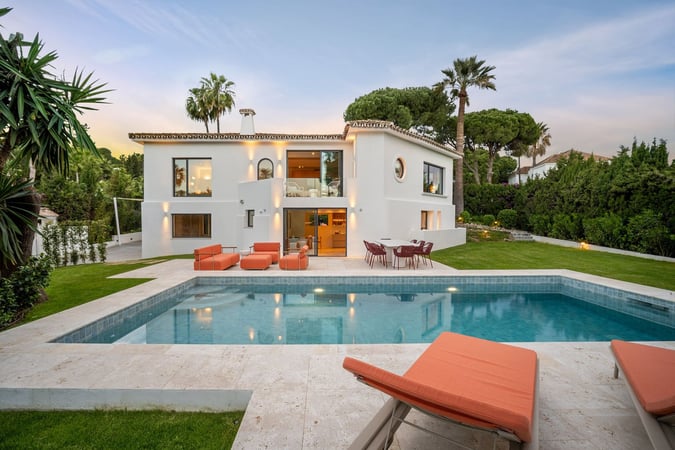 Villa in Nueva Andalucia - view 1