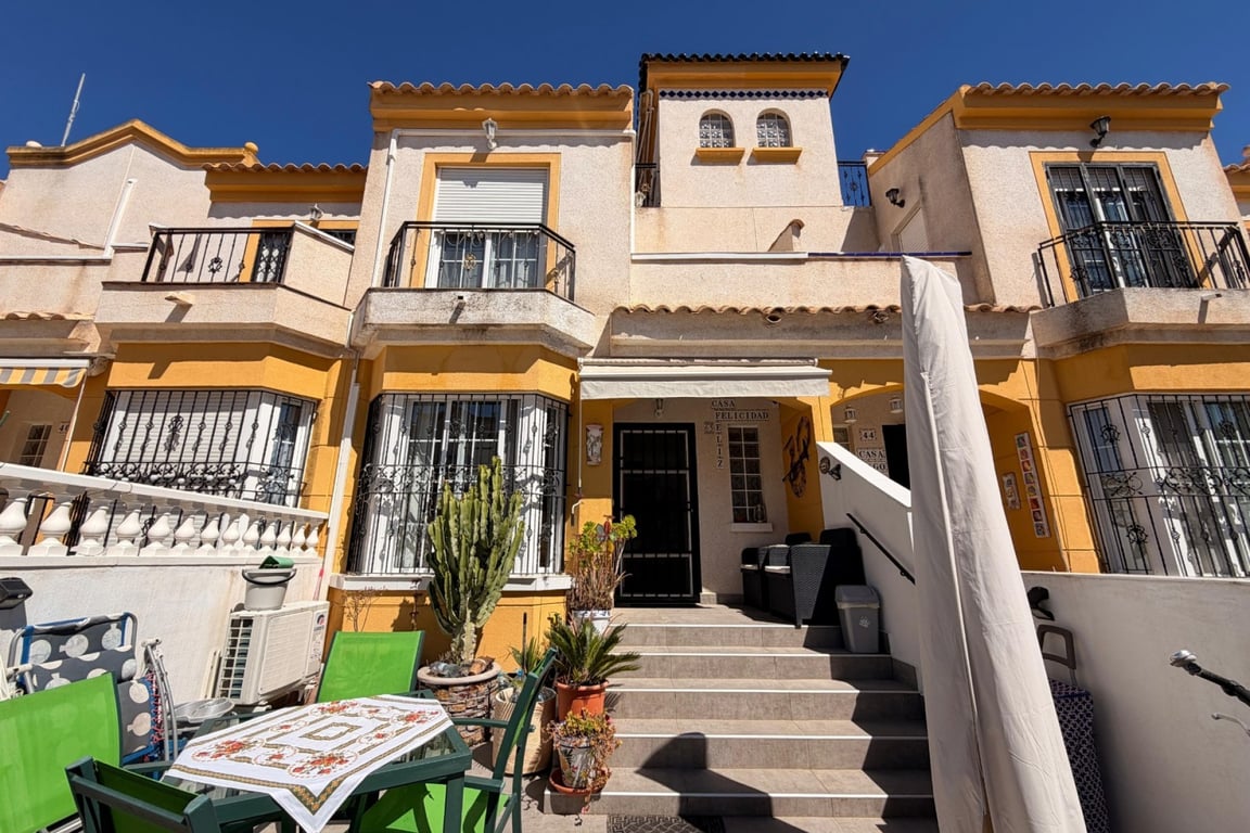 House in Urbanizacion El Raso