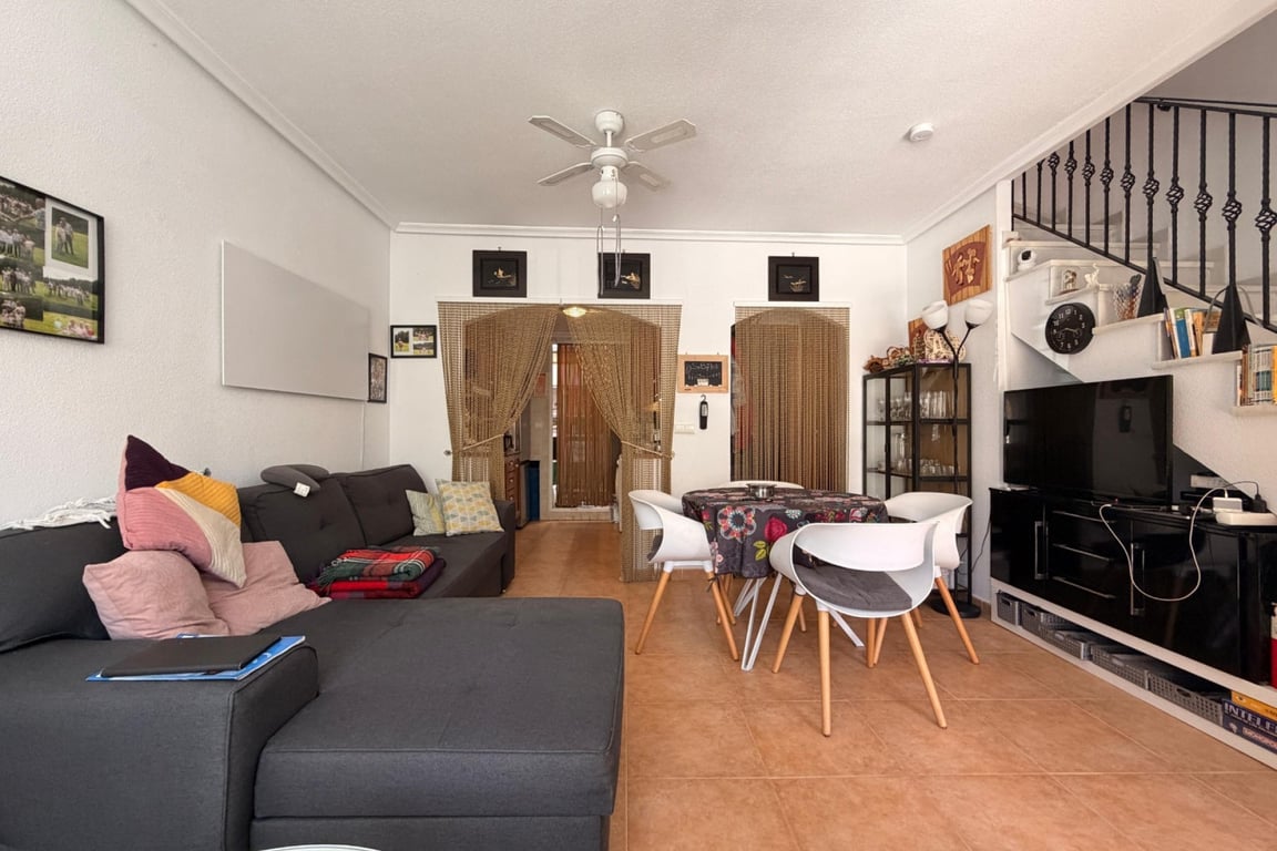 House in Urbanizacion El Raso - Image 2