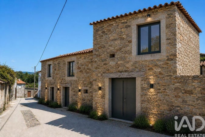 House in Casal de Ermio - view 1