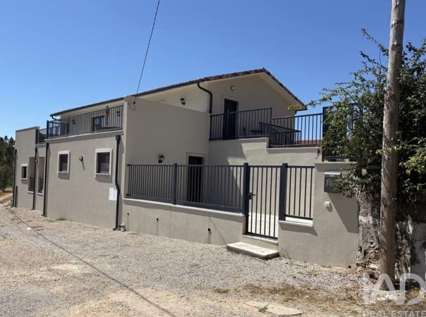 House in Penela - view 1
