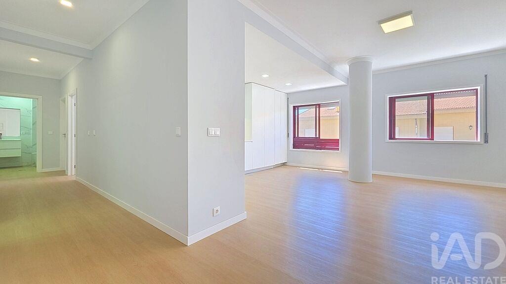Apartment in Vila Nova de Gaia - Image 2