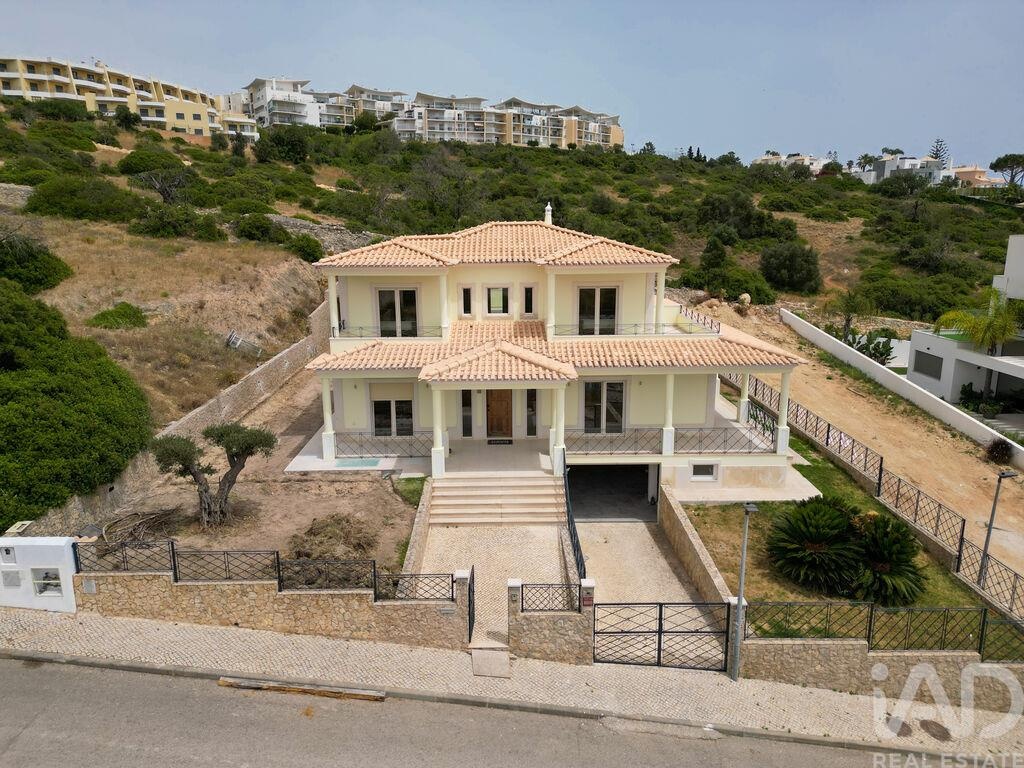 House in Oura - Image 3
