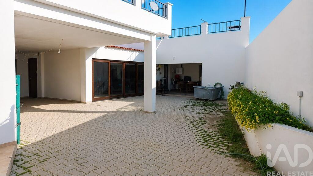 House in Vale da Rosa - Image 2