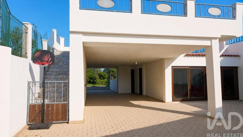 House in Vale da Rosa - view 1