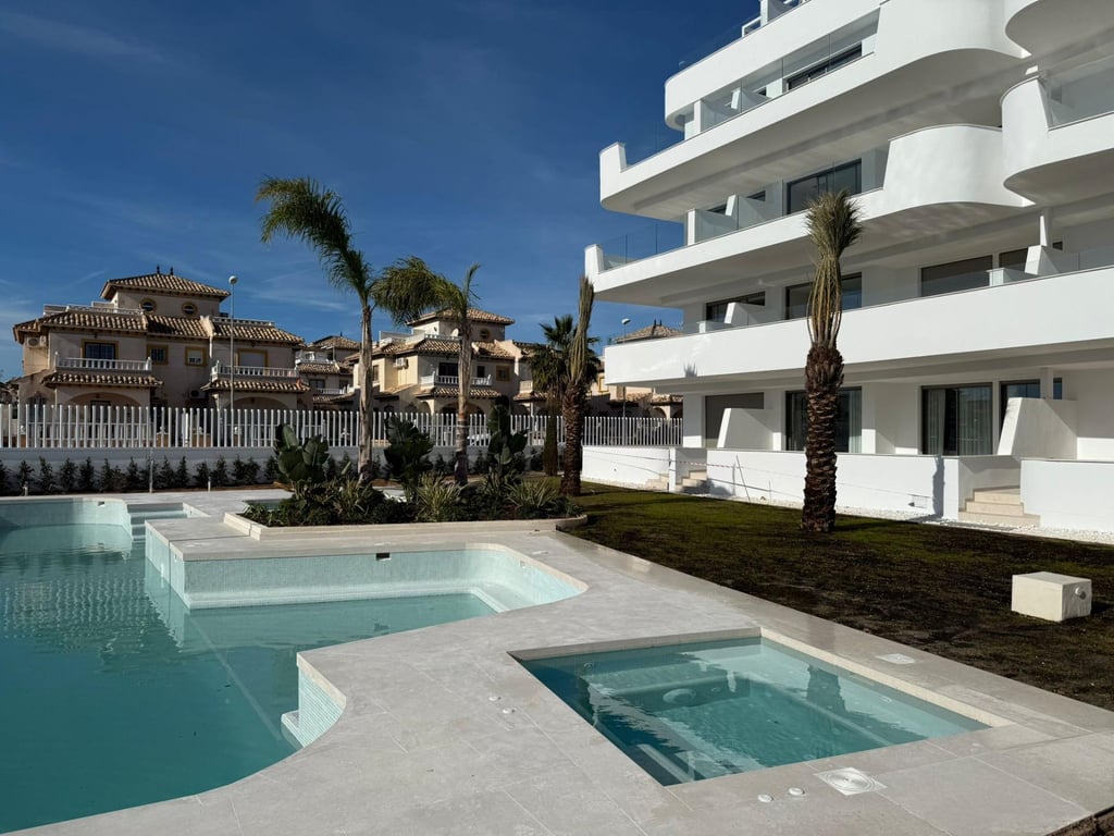 Apartment in Dehesa de Campoamor - Image 3