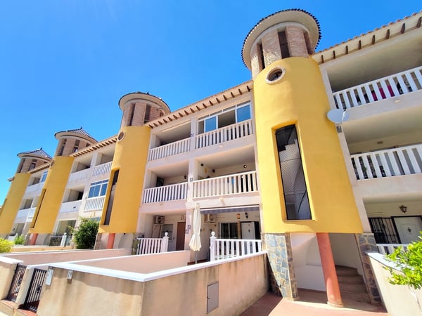 Apartment in Villamartin - view 1