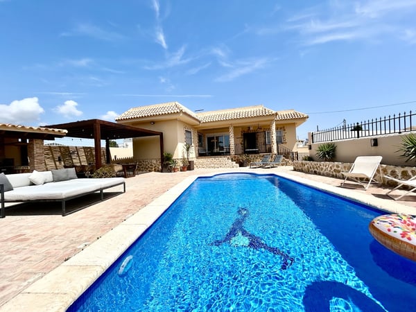 Villa in La Zenia - view 1