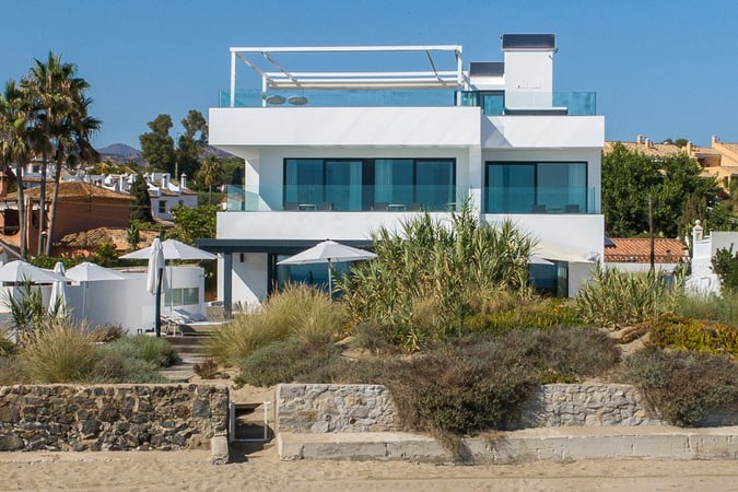 Villa in Marbella Del Este - view 1