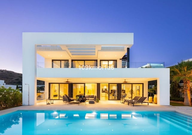 Villa in Nueva Andalucia - view 1