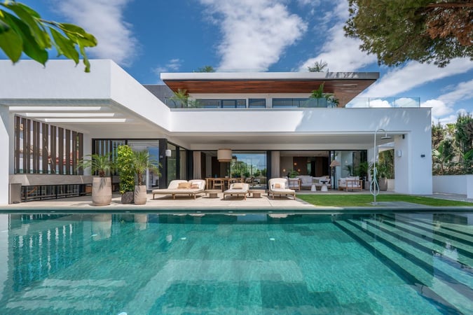 Villa in Marbella Del Este - view 1