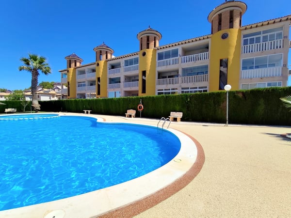 Apartment in Villamartin - view 1
