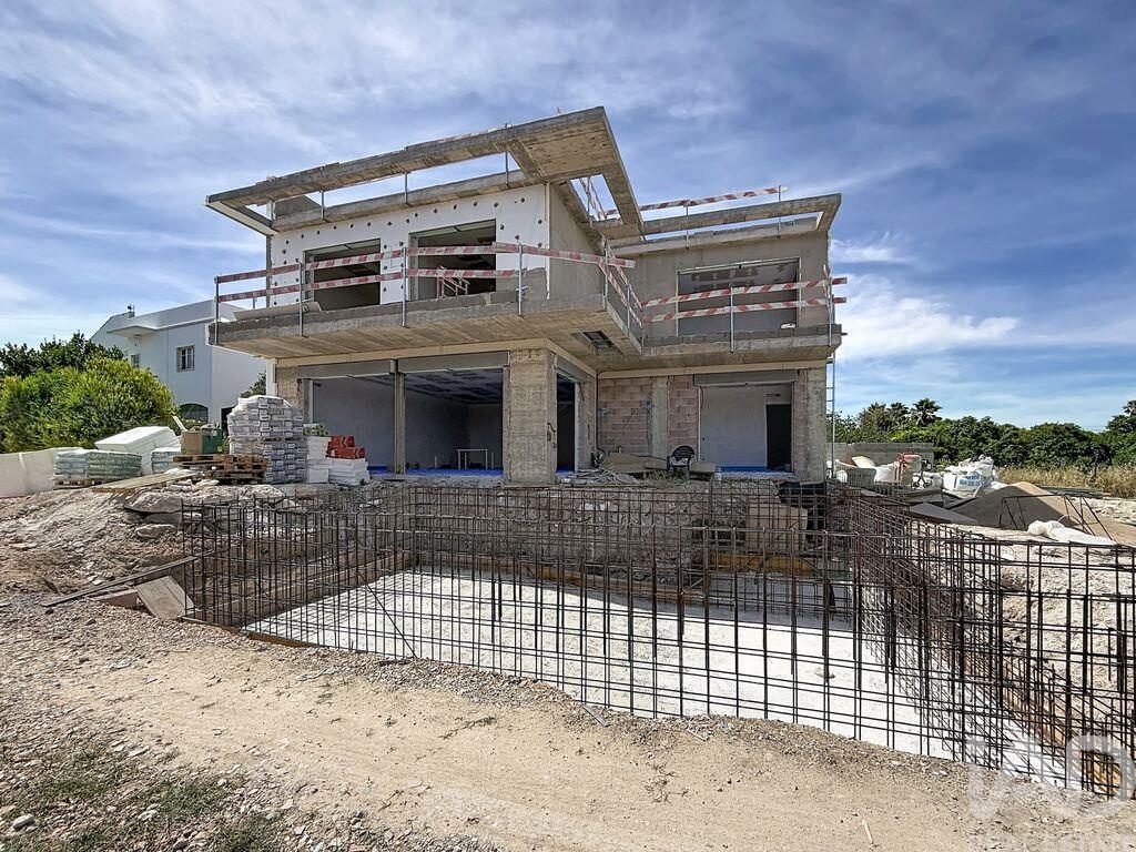 House in Santo Estevao - Image 2