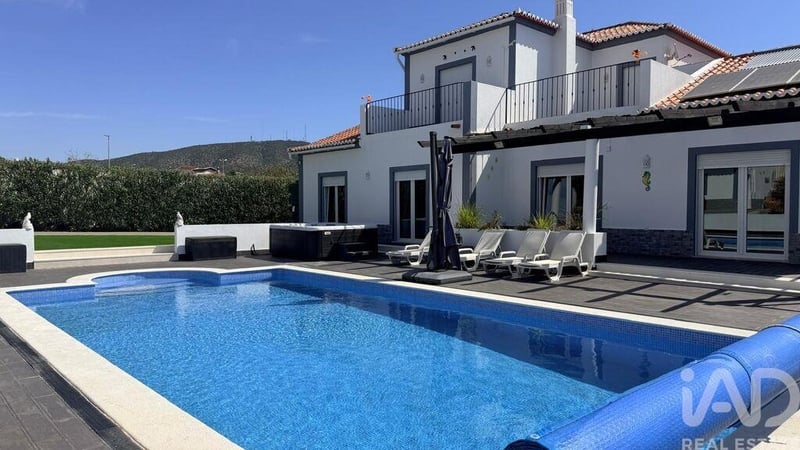 House in Quelfes - view 1
