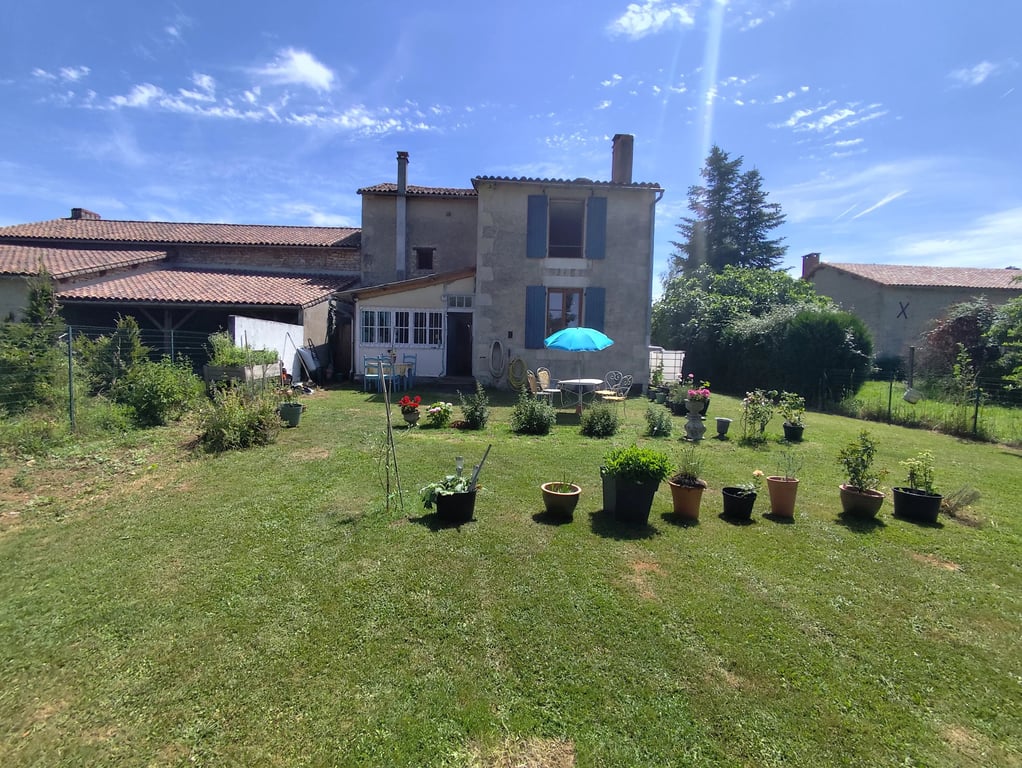 House in Civray - Image 2