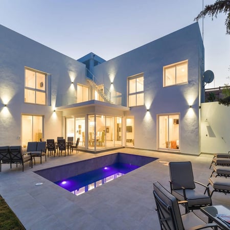 Villa in Nueva Andalucia - view 1