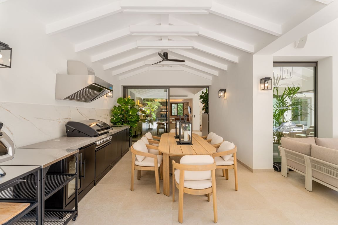 Villa in Nueva Andalucia - Image 3