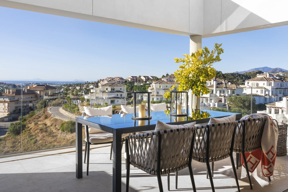 Apartment in Nueva Andalucia - Image 2