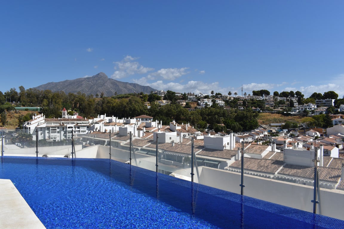 Apartment in Nueva Andalucia - Image 2
