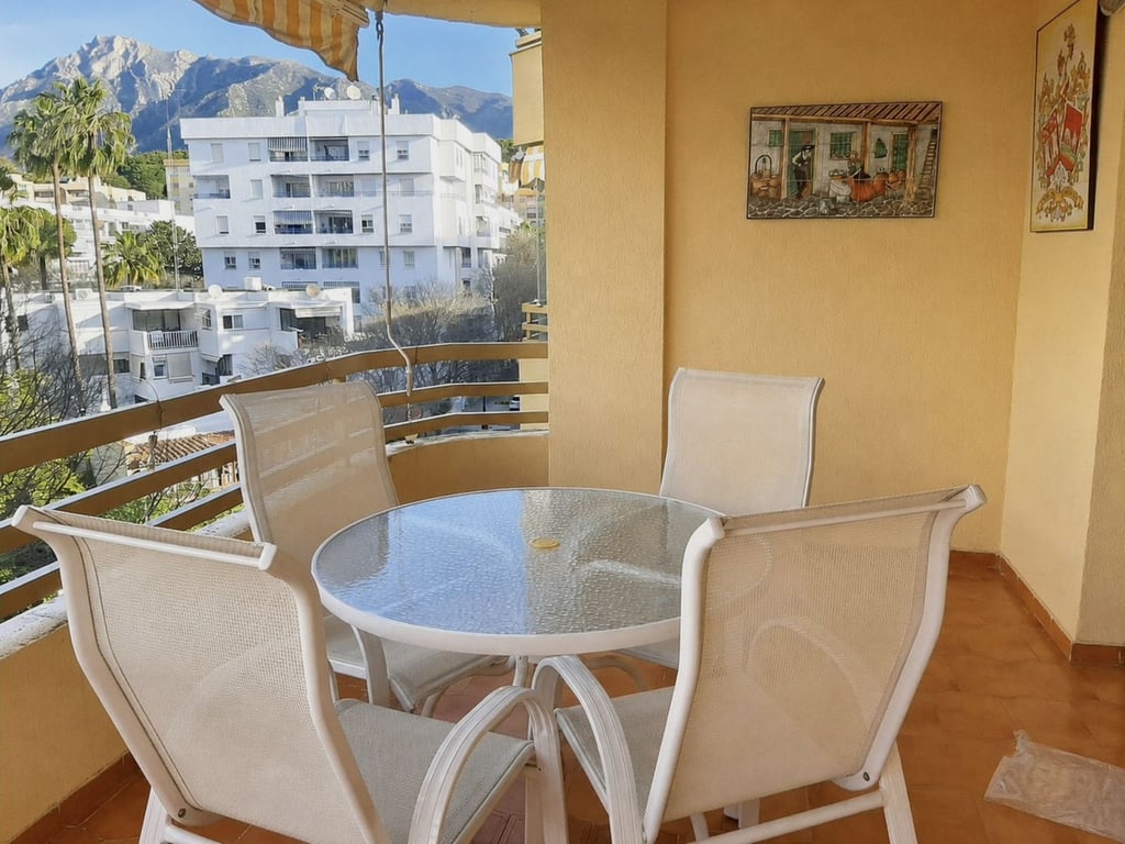 Apartment in Marbella - Image 2