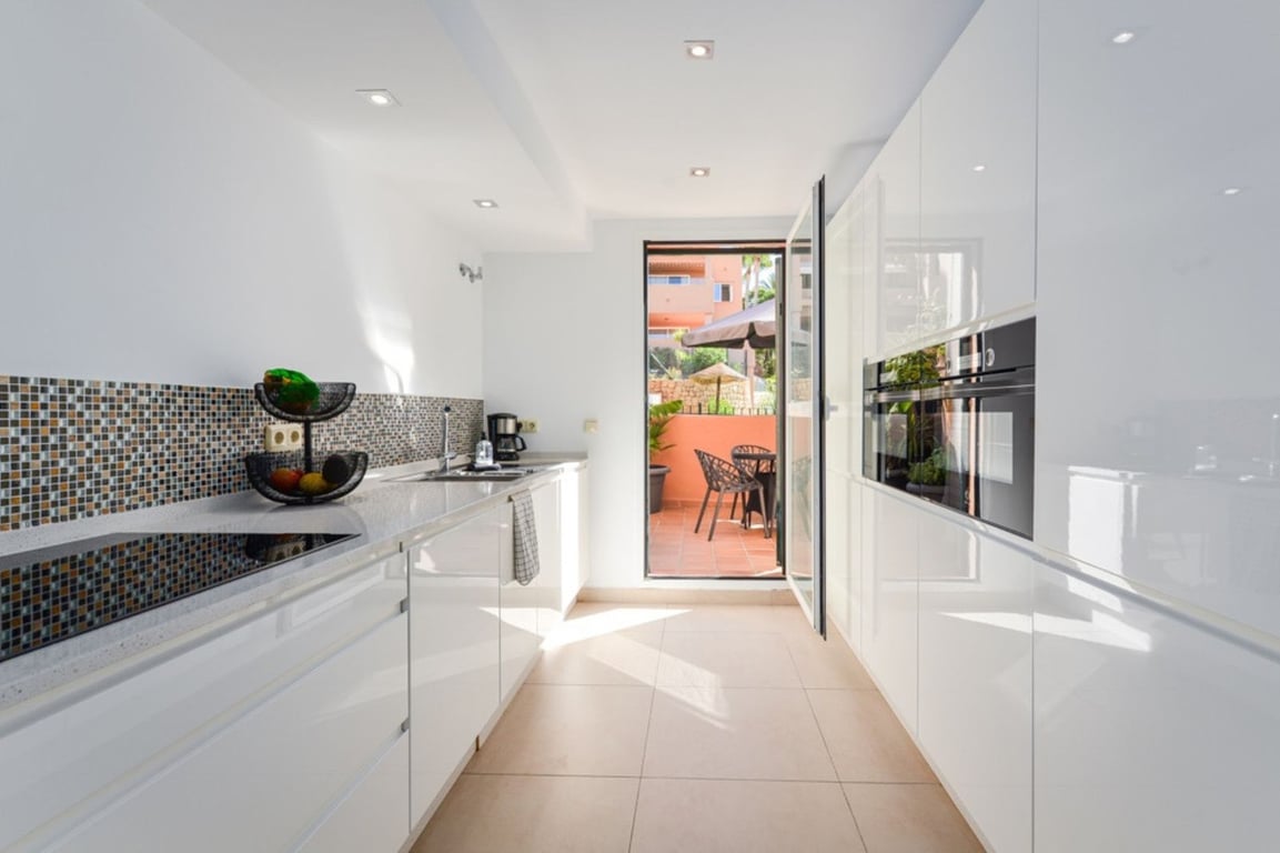 Apartment in Elviria - Image 3