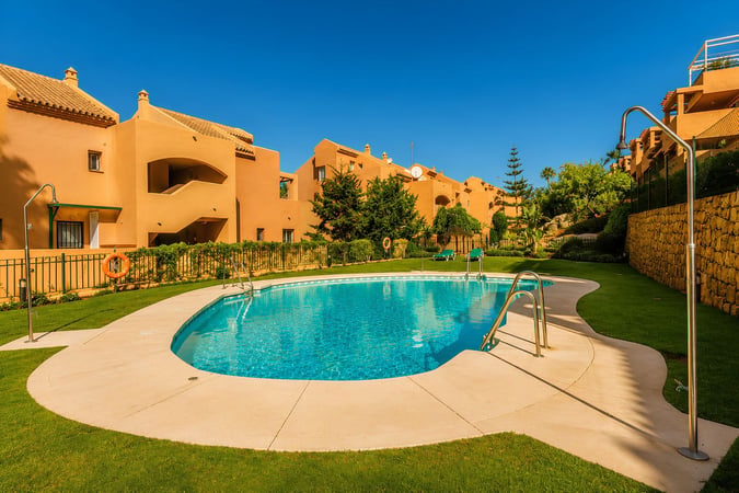 Apartment in Elviria - view 1
