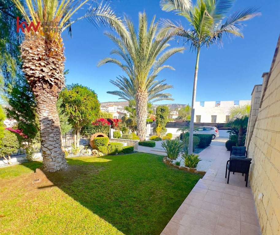 House in Pegeia - Image 3
