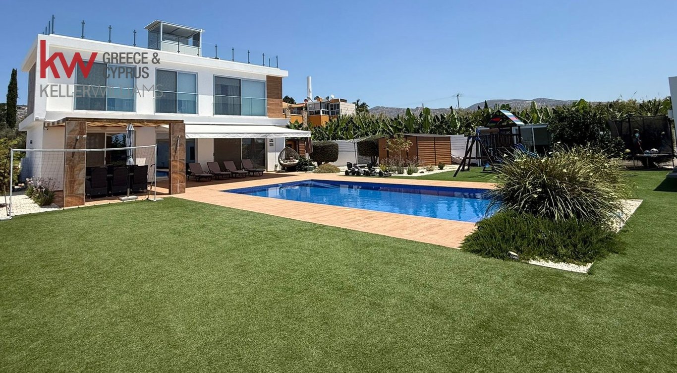 House in Pegeia - Image 2