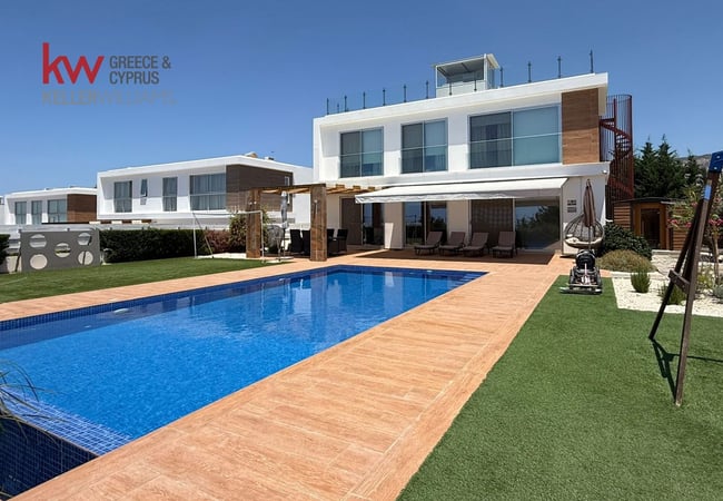 House in Pegeia - view 1