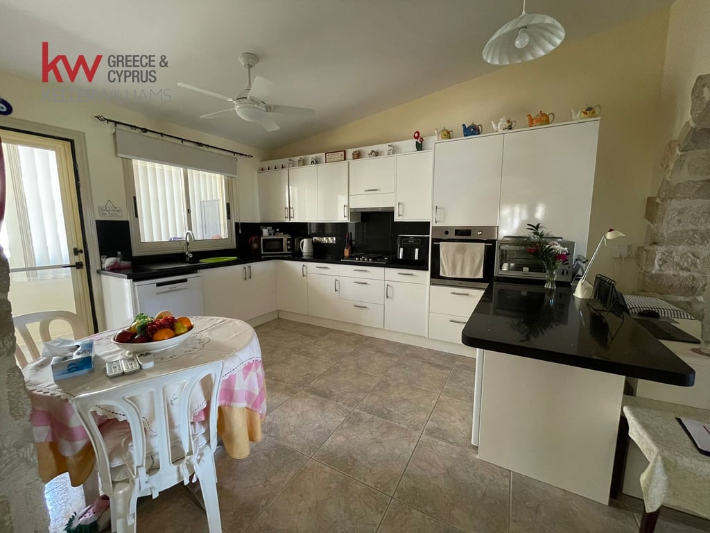 House in Tala - Image 3