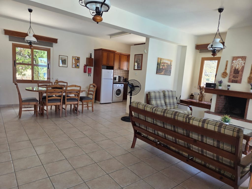 House in Pegeia - Image 2