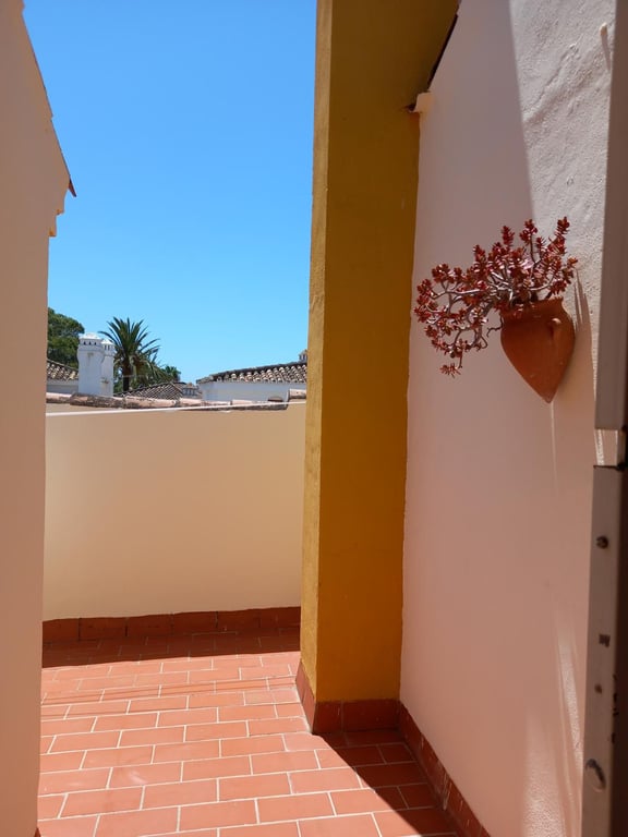 House in Estepona - Image 2