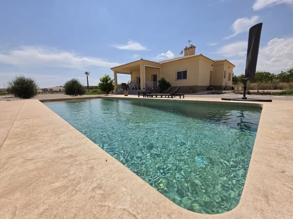 Villa in Pinoso - view 1