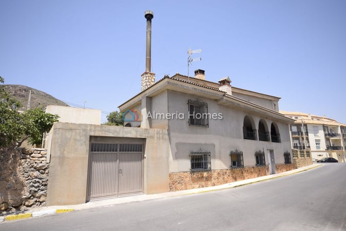 Villa in Oria - view 1