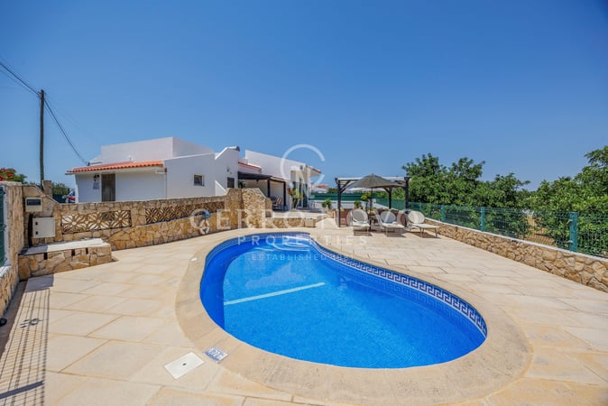 Villa in Guia - view 1