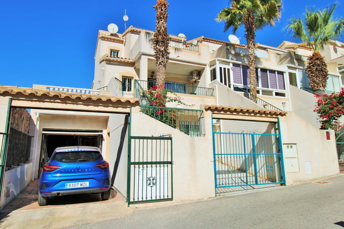 House in Villamartin - view 1