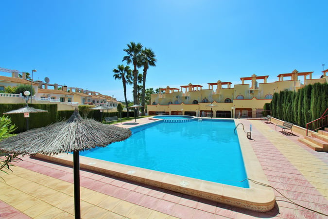 Apartment in Villamartin - view 1
