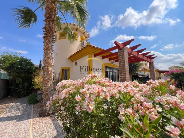 House in Vina de Raja - view 1