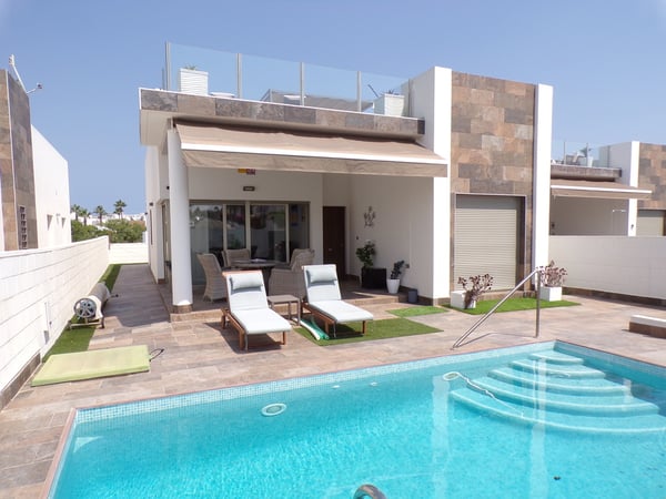 Villa in Villamartin - view 1