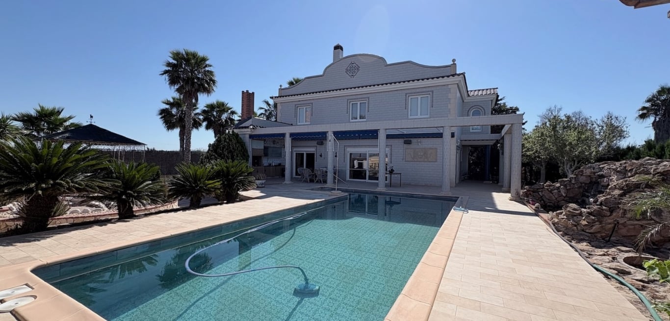 House in La Marina - Image 2