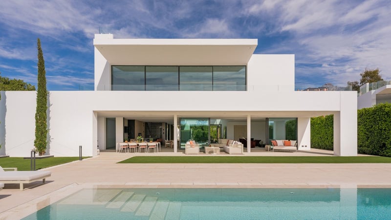 Villa in Nueva Andalucia - view 1